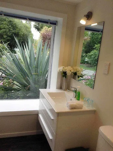 Water Lily Garden Bed & Breakfast Christchurch