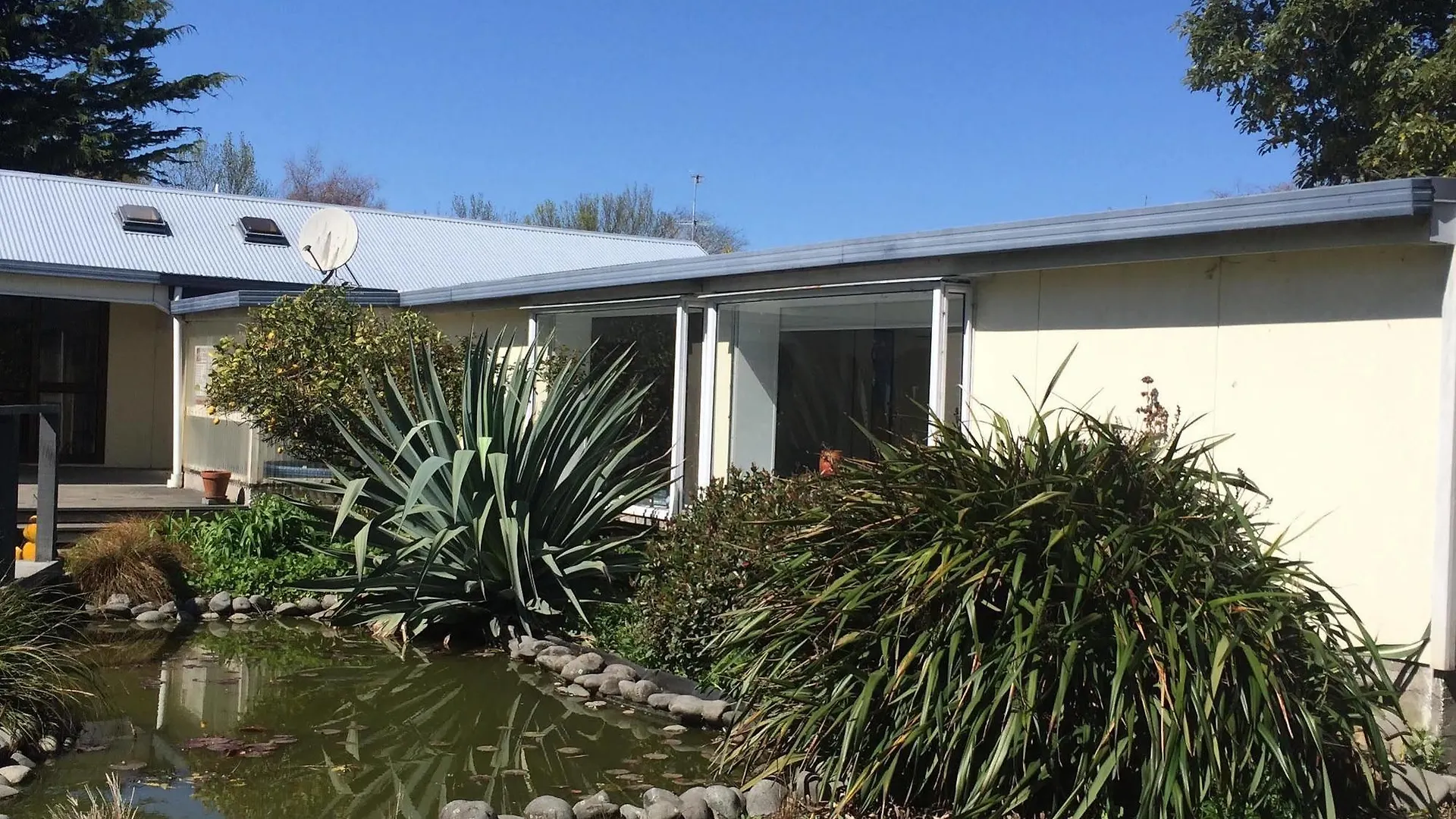 Water Lily Garden Bed & Breakfast Christchurch